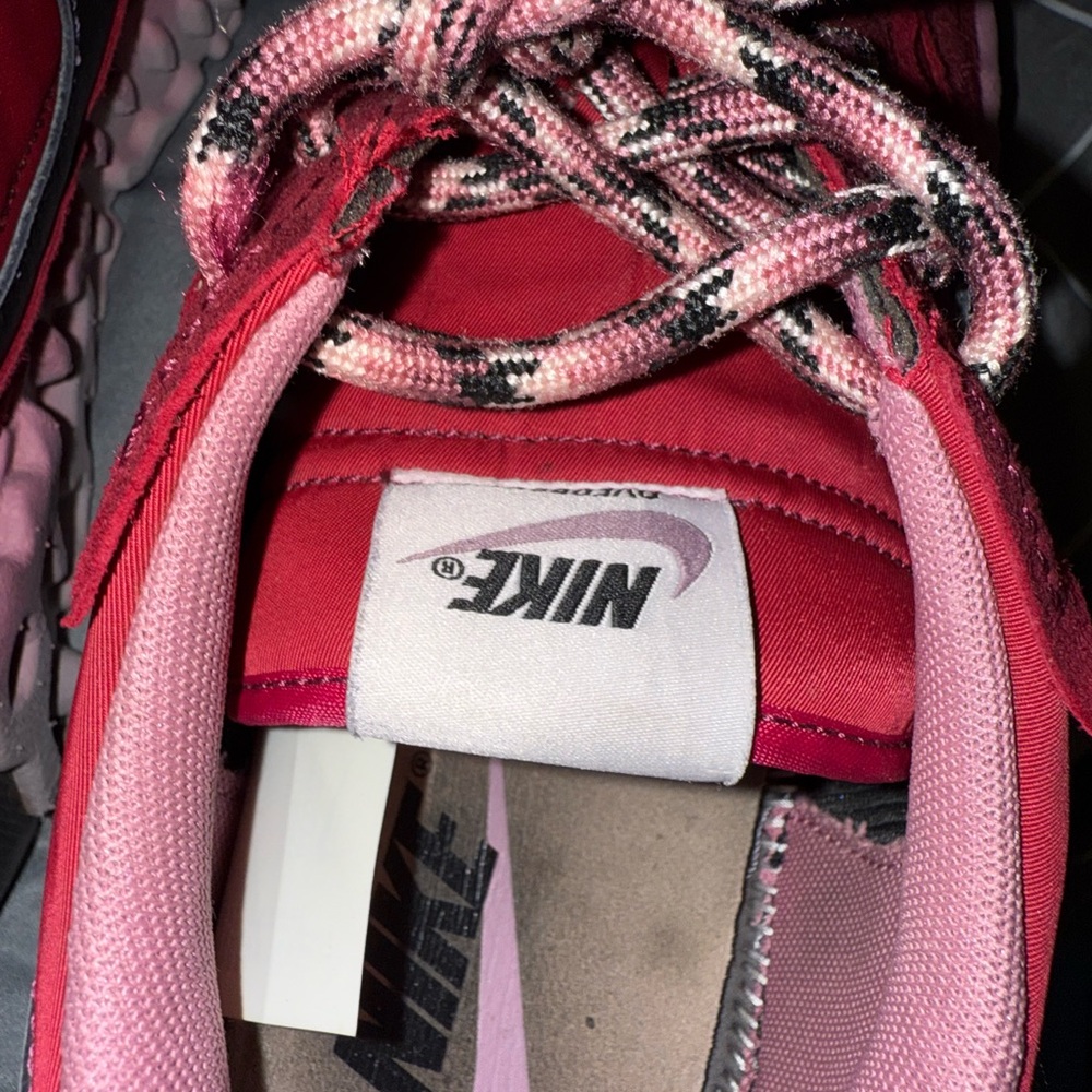 Nike Crimson and Rose Athletic Shoesoverbreaks - Picture 5 of 6